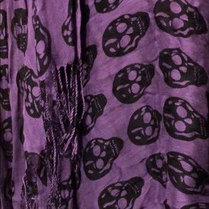 Pashmina purple and black skull wrap